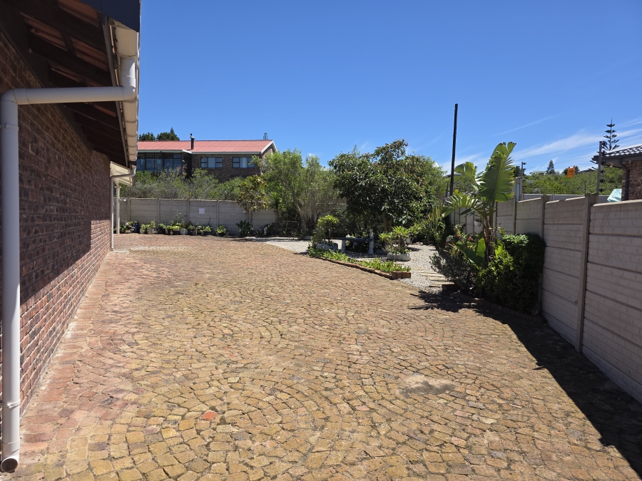 6 Bedroom Property for Sale in Dana Bay Western Cape